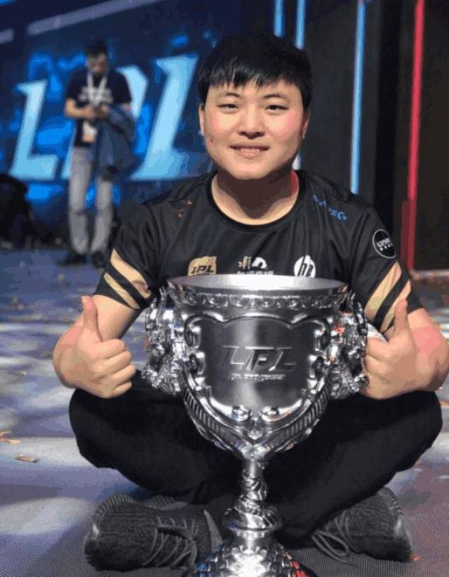 九游体育登录入口关于Uzi在掘金比赛中大胜詹姆斯与60激战MAD分钟，这操作让人直呼：罗马围绕欧篮联内部沟通的信息